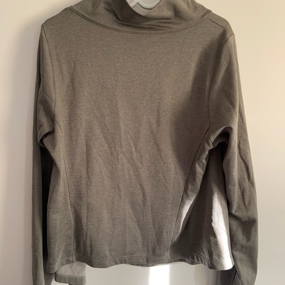 Women’s XL Arc’teryx top - Picture 3 of 5